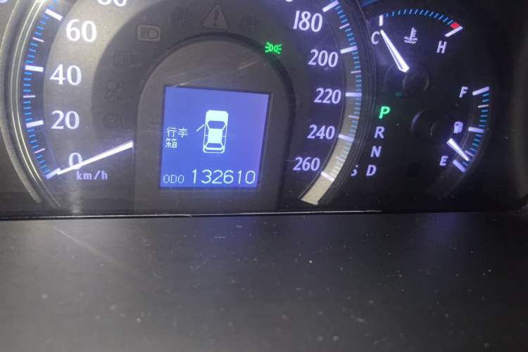 Used Toyota Crown 2011 2.5L Royal Special Edition with Leather and Sunroof Odometer Close Up