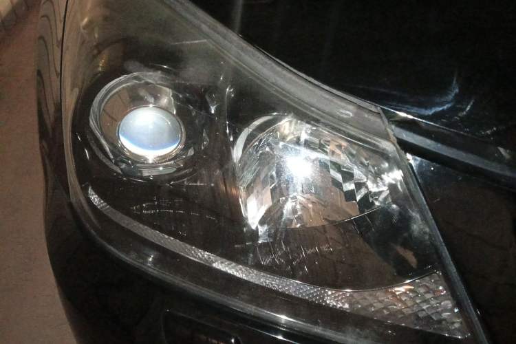 Used Toyota Crown 2011 2.5L Royal Special Edition with Leather and Sunroof Right Front Headlight