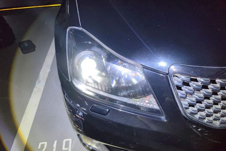 Used Toyota Crown 2011 2.5L Royal Special Edition with Leather and Sunroof Right Front Headlight
