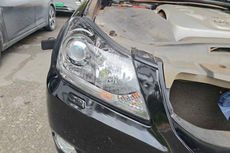 Used Toyota Crown 2011 2.5L Royal Special Edition with Leather and Sunroof Right Front Headlight