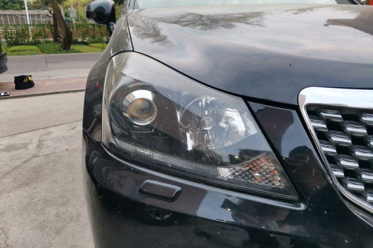 Used Toyota Crown 2011 2.5L Royal Special Edition with Leather and Sunroof Right Front Headlight