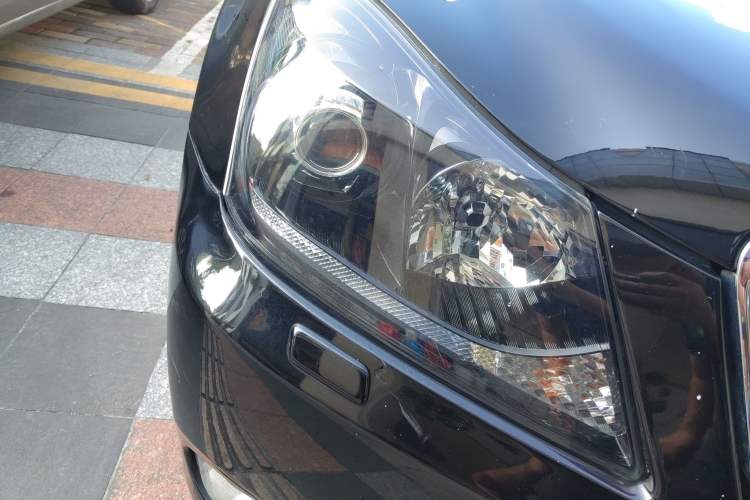 Used Toyota Crown 2011 2.5L Royal Special Edition with Leather and Sunroof Right Front Headlight