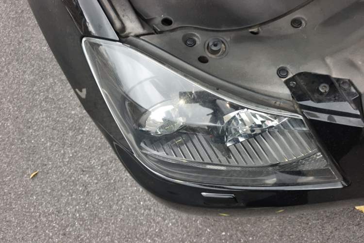Used Toyota Crown 2011 2.5L Royal Special Edition with Leather and Sunroof Right Front Headlight