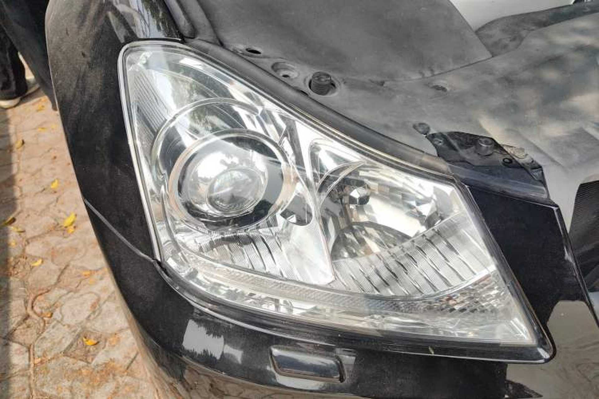 Used Toyota Crown 2011 2.5L Royal Special Edition with Leather and Sunroof Right Front Headlight