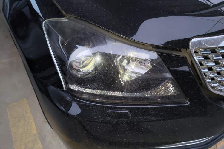 Used Toyota Crown 2011 2.5L Royal Special Edition with Leather and Sunroof Right Front Headlight