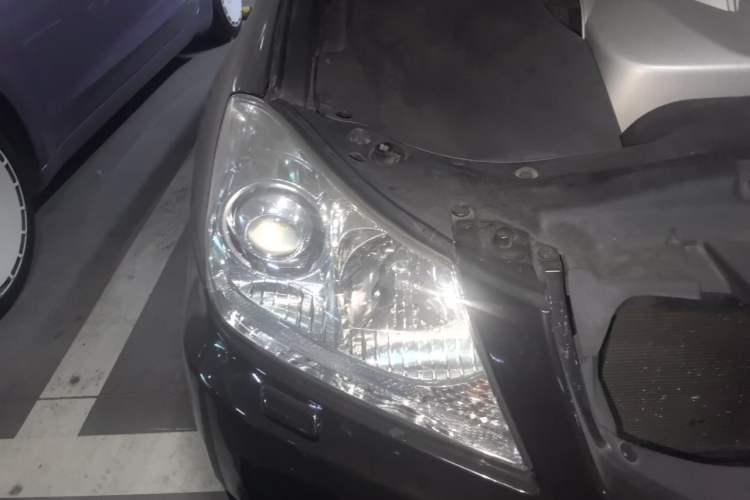 Used Toyota Crown 2011 2.5L Royal Special Edition with Leather and Sunroof Right Front Headlight