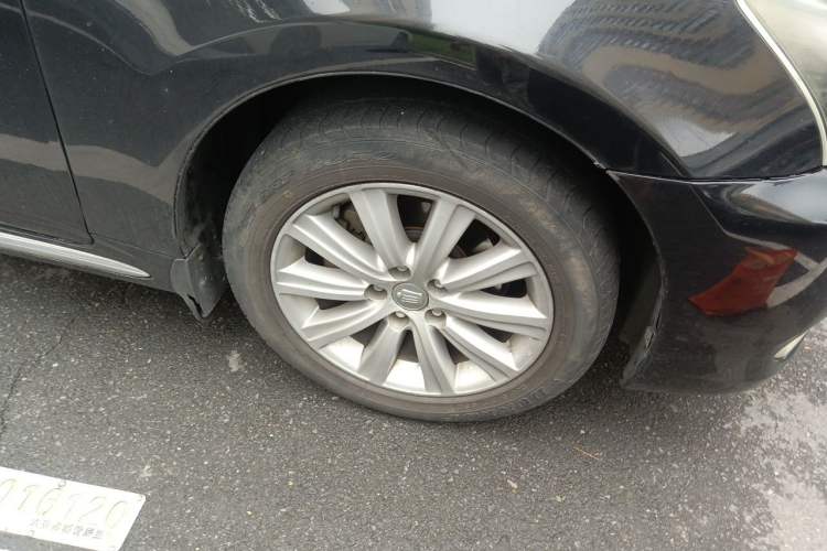 Used Toyota Crown 2011 2.5L Royal Special Edition with Leather and Sunroof Right Front Wheel Hub