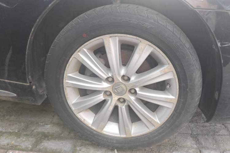Used Toyota Crown 2011 2.5L Royal Special Edition with Leather and Sunroof Right Front Wheel Hub
