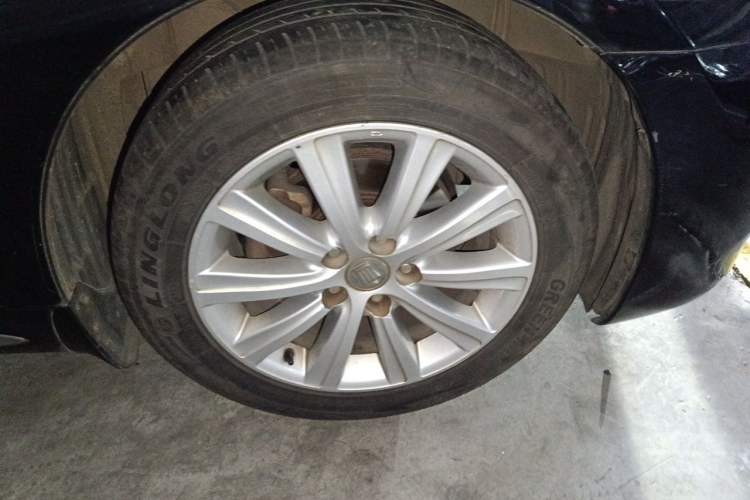Used Toyota Crown 2011 2.5L Royal Special Edition with Leather and Sunroof Right Front Wheel Hub