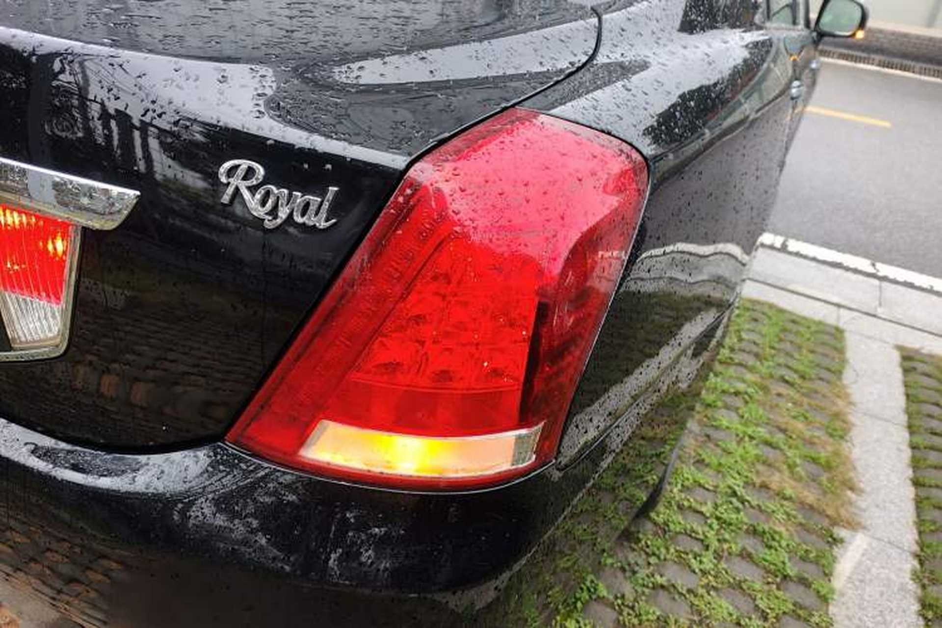 Used Toyota Crown 2011 2.5L Royal Special Edition with Leather and Sunroof Right Rear Taillight