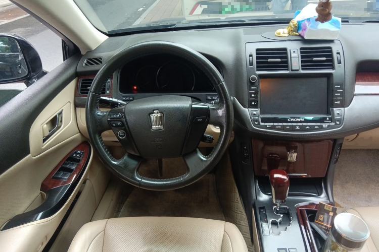 Used Toyota Crown 2011 2.5L Royal Special Edition with Leather and Sunroof Steering Wheel