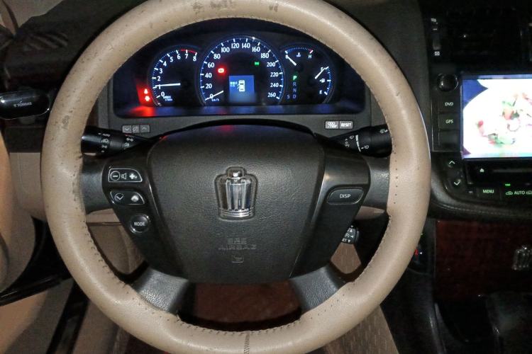 Used Toyota Crown 2011 2.5L Royal Special Edition with Leather and Sunroof Steering Wheel