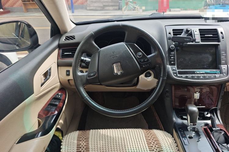 Used Toyota Crown 2011 2.5L Royal Special Edition with Leather and Sunroof Steering Wheel