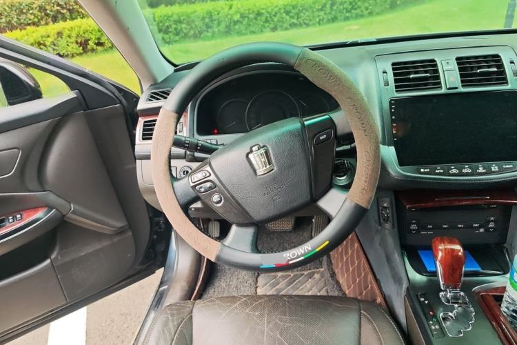 Used Toyota Crown 2011 2.5L Royal Special Edition with Leather and Sunroof Steering Wheel