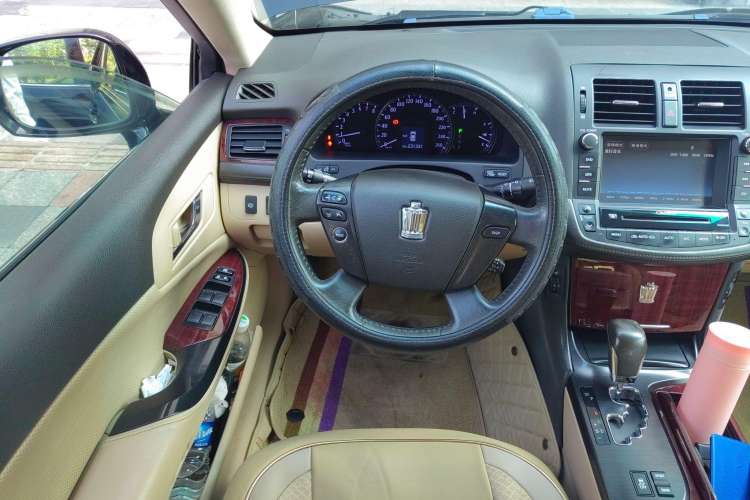 Used Toyota Crown 2011 2.5L Royal Special Edition with Leather and Sunroof Steering Wheel