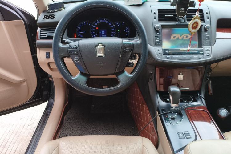 Used Toyota Crown 2011 2.5L Royal Special Edition with Leather and Sunroof Steering Wheel