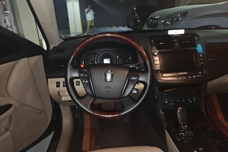Used Toyota Crown 2011 2.5L Royal Special Edition with Leather and Sunroof Steering Wheel