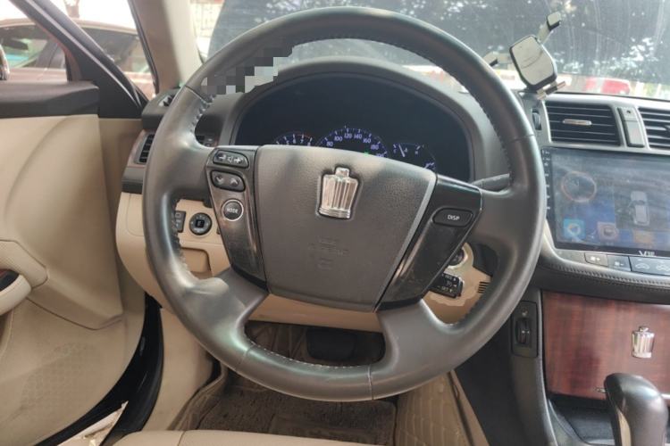 Used Toyota Crown 2011 2.5L Royal Special Edition with Leather and Sunroof Steering Wheel