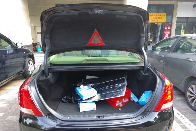 Used Toyota Crown 2011 2.5L Royal Special Edition with Leather and Sunroof Trunk