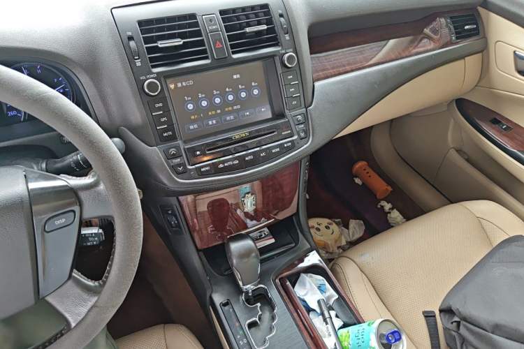 Used Toyota Crown 2011 2.5L Royal Special Edition with Leather and Sunroof Audio And AC Panel