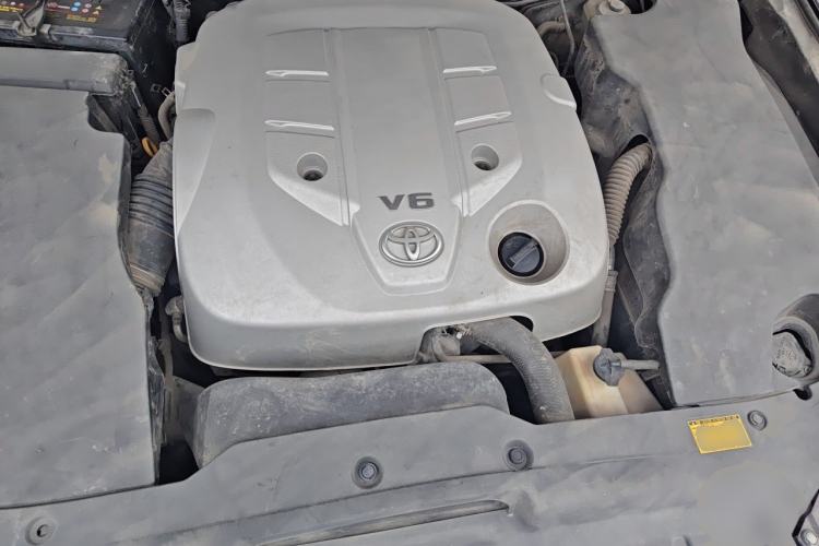 Used Toyota Crown 2011 2.5L Royal Special Edition with Leather and Sunroof Engine Bay