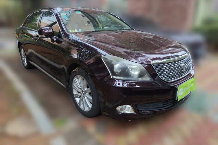 Used Toyota Crown 2011 2.5L Royal Special Edition with Leather and Sunroof Front Right 45 Deg