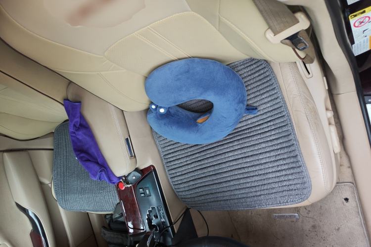 Used Toyota Crown 2011 2.5L Royal Special Edition with Leather and Sunroof Left Front Seat