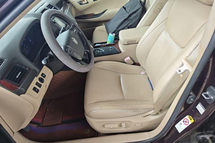 Used Toyota Crown 2011 2.5L Royal Special Edition with Leather and Sunroof Left Front Seat