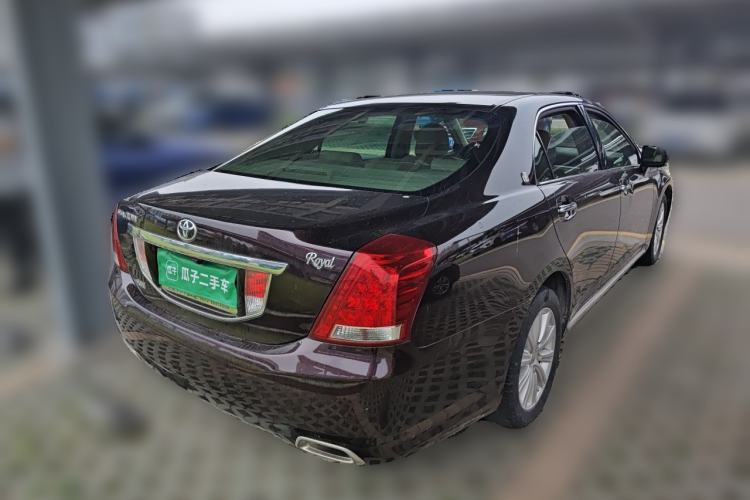 Used Toyota Crown 2011 2.5L Royal Special Edition with Leather and Sunroof Rear Right 45 Deg