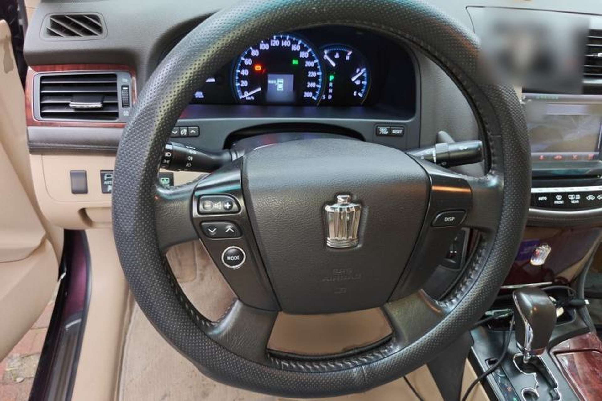 Used Toyota Crown 2011 2.5L Royal Special Edition with Leather and Sunroof Steering Wheel