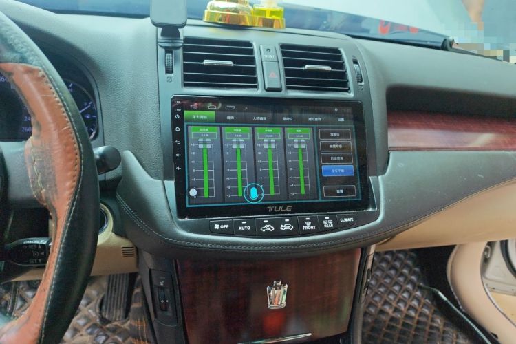 Used Toyota Crown 2011 2.5L Royal Special Edition with Leather and Sunroof Audio And AC Panel