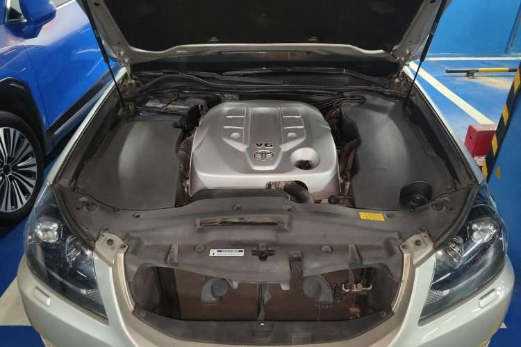 Used Toyota Crown 2011 2.5L Royal Special Edition with Leather and Sunroof Engine Bay