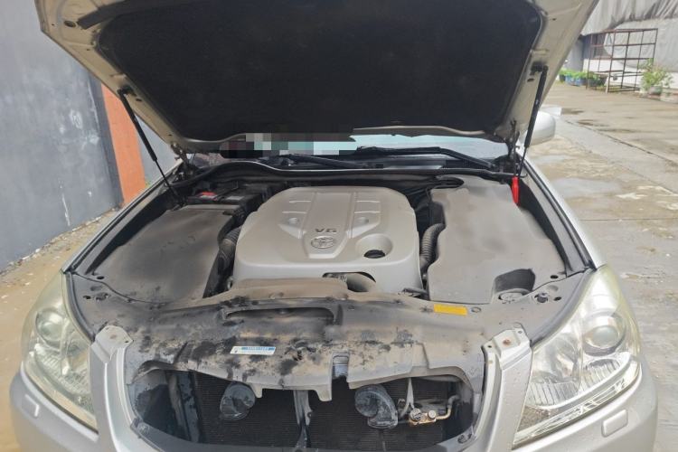 Used Toyota Crown 2011 2.5L Royal Special Edition with Leather and Sunroof Engine Bay