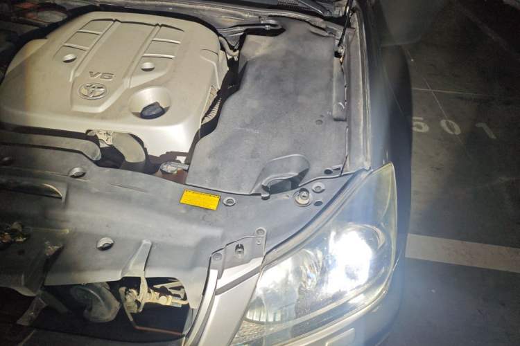 Used Toyota Crown 2011 2.5L Royal Special Edition with Leather and Sunroof Engine Bay Left
