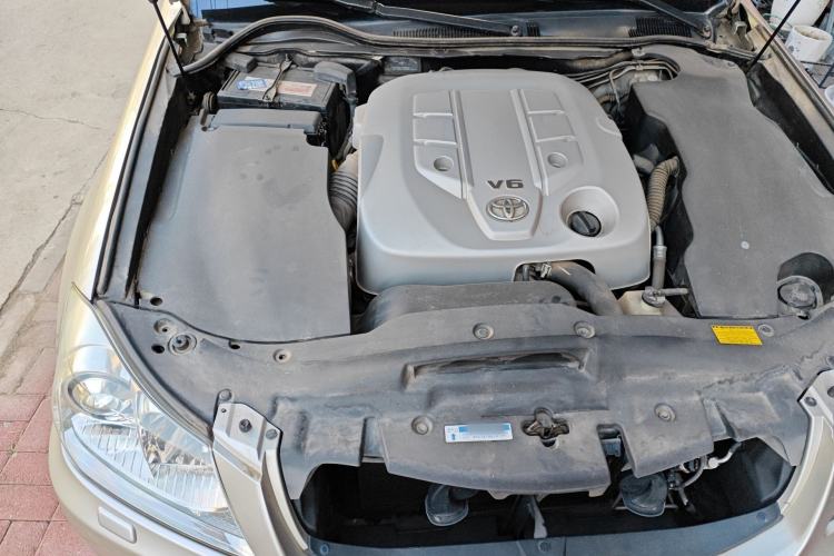 Used Toyota Crown 2011 2.5L Royal Special Edition with Leather and Sunroof Engine Bay Right