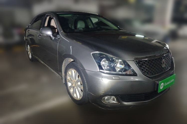 Used Toyota Crown 2011 2.5L Royal Special Edition with Leather and Sunroof Front Right 45 Deg