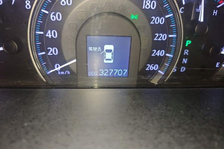 Used Toyota Crown 2011 2.5L Royal Special Edition with Leather and Sunroof Odometer Close Up
