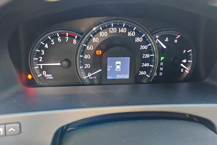 Used Toyota Crown 2011 2.5L Royal Special Edition with Leather and Sunroof Odometer Close Up