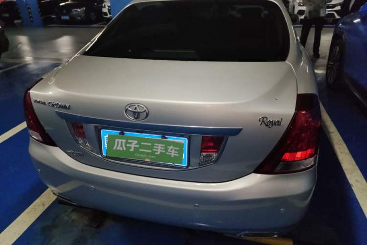 Used Toyota Crown 2011 2.5L Royal Special Edition with Leather and Sunroof Rear