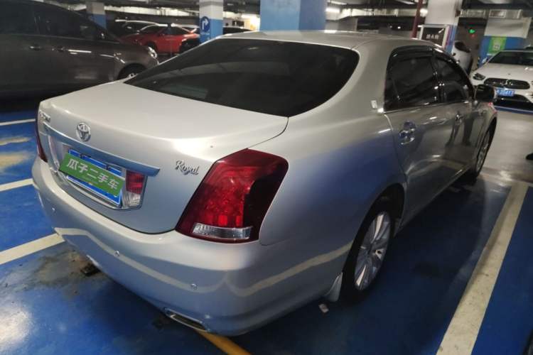 Used Toyota Crown 2011 2.5L Royal Special Edition with Leather and Sunroof Rear Right 45 Deg