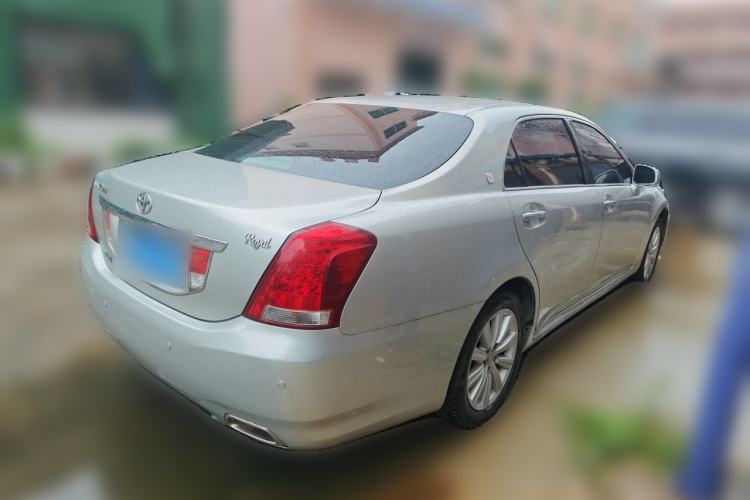 Used Toyota Crown 2011 2.5L Royal Special Edition with Leather and Sunroof Rear Right 45 Deg