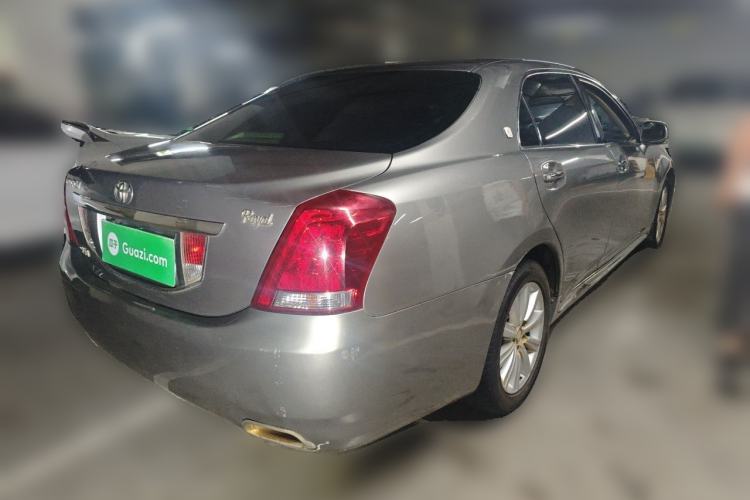 Used Toyota Crown 2011 2.5L Royal Special Edition with Leather and Sunroof Rear Right 45 Deg