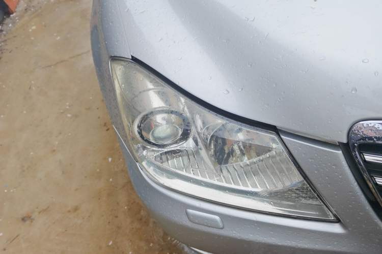 Used Toyota Crown 2011 2.5L Royal Special Edition with Leather and Sunroof Right Front Headlight