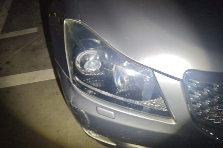 Used Toyota Crown 2011 2.5L Royal Special Edition with Leather and Sunroof Right Front Headlight