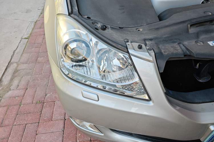Used Toyota Crown 2011 2.5L Royal Special Edition with Leather and Sunroof Right Front Headlight