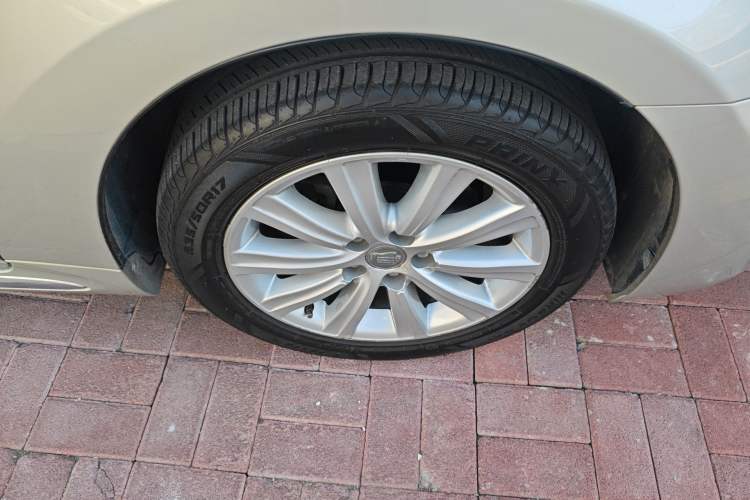 Used Toyota Crown 2011 2.5L Royal Special Edition with Leather and Sunroof Right Front Wheel Hub