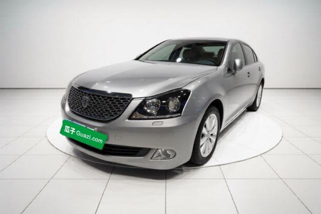 Used Toyota Crown 2011 2.5L Royal Special Edition with Leather and Sunroof