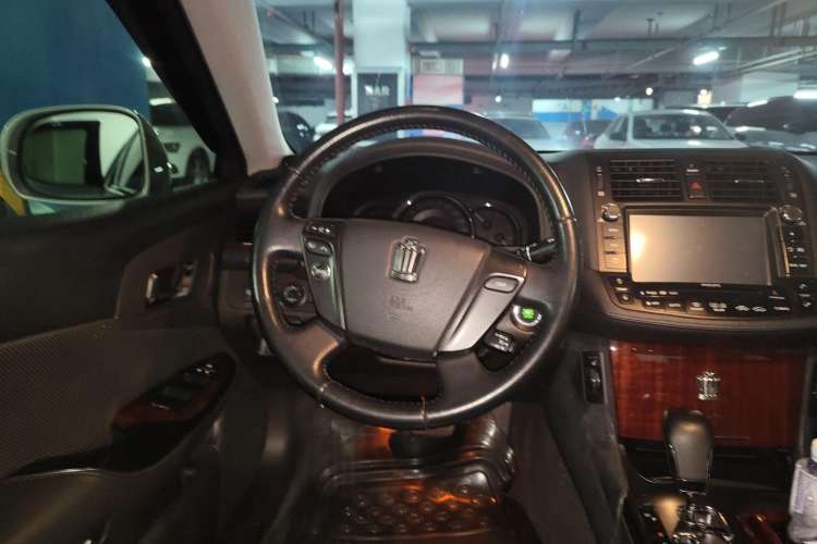Used Toyota Crown 2011 2.5L Royal Special Edition with Leather and Sunroof Steering Wheel