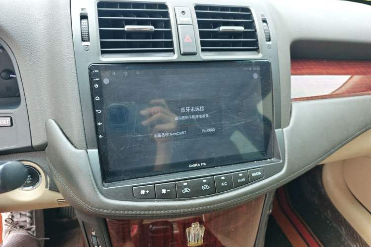 Used Toyota Crown 2011 2.5L Royal Special Edition with Leather and Sunroof Audio And AC Panel