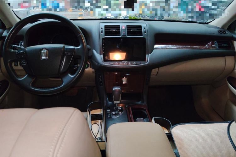 Used Toyota Crown 2011 2.5L Royal Special Edition with Leather and Sunroof Center Console